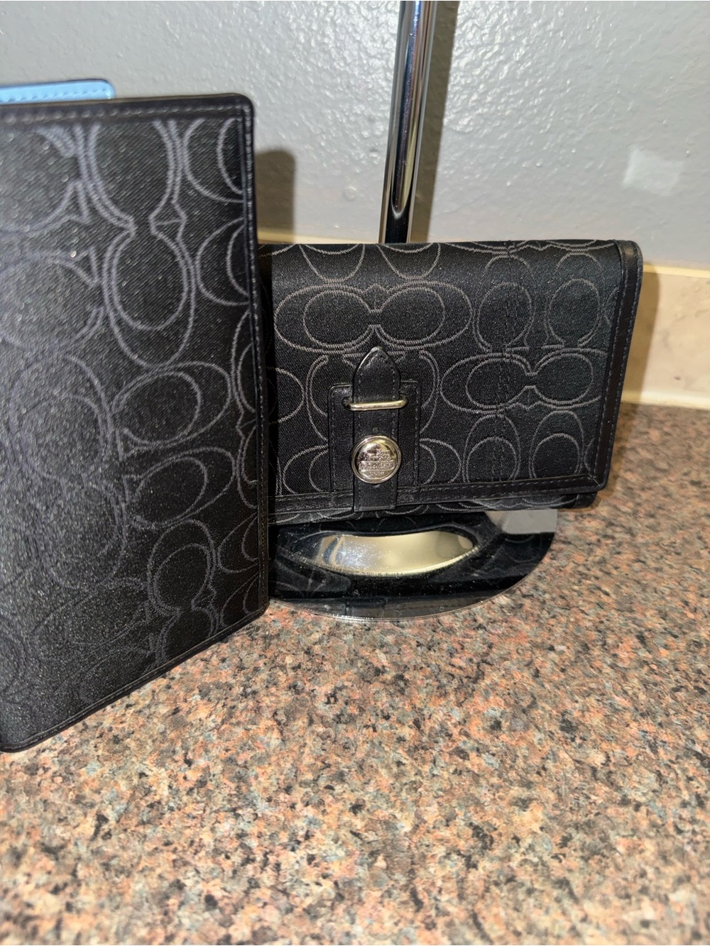 Coach Black horse and carriage Signature Wallet with checkbook holder EUC - Picture 6 of 8